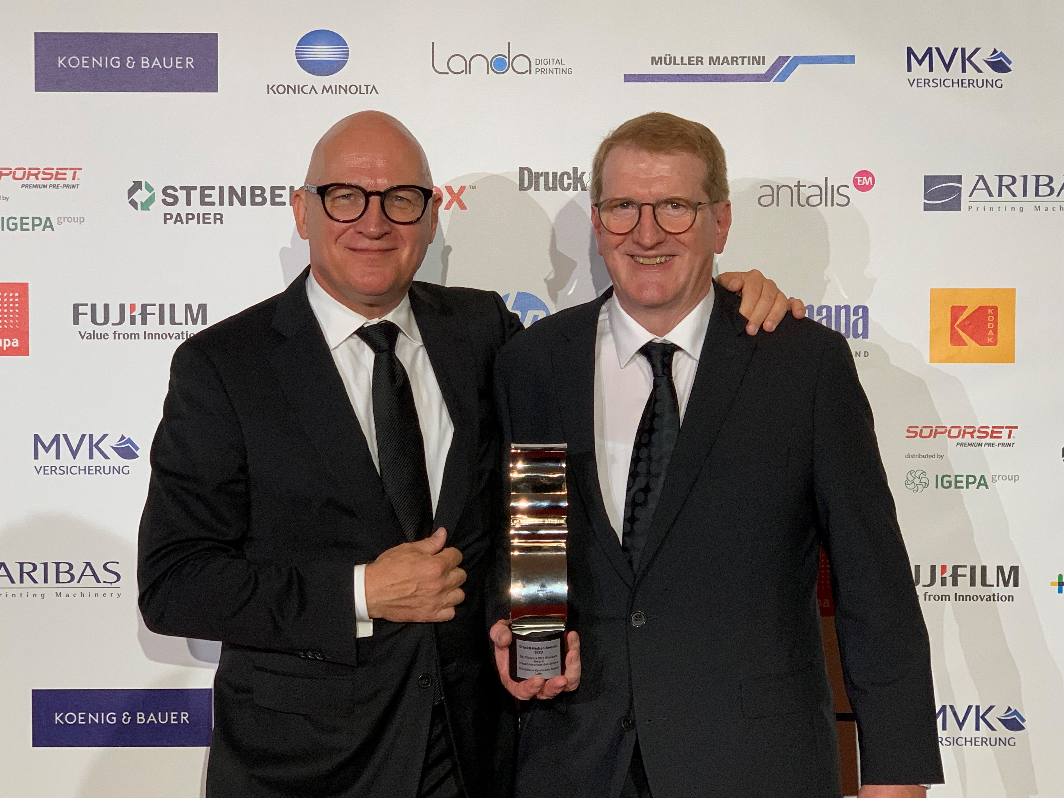 Druck_und_Medienaward_Kaufmann__Foto_von_OS_.jpg Druck_und_Medienaward_Kaufmann__Foto_von_OS_.jpg